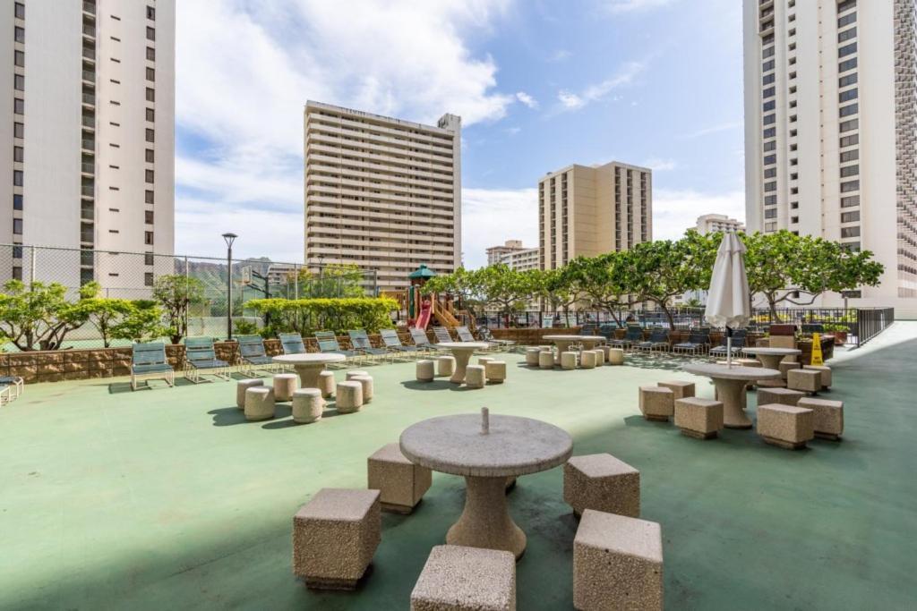 Waikiki Banyan W-ocean Views With Free Parking! Apartamento Honolulu