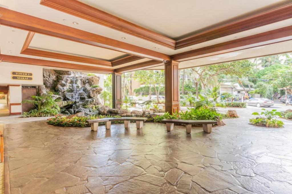 Waikiki Banyan W-ocean Views With Free Parking! Apartamento Honolulu